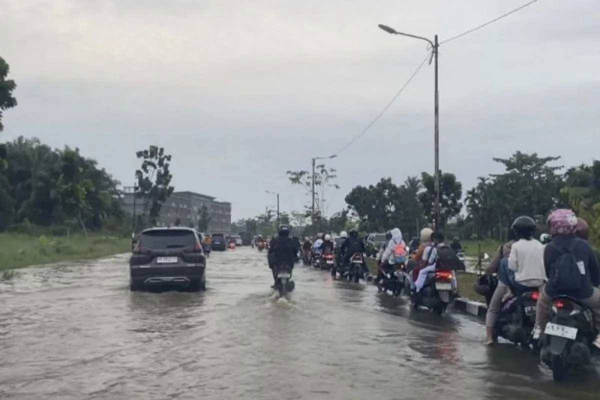 Banjir Luapan Sungai Siak Terus Melanda, Pemkot Pekanbaru Dirikan Tenda Penampungan