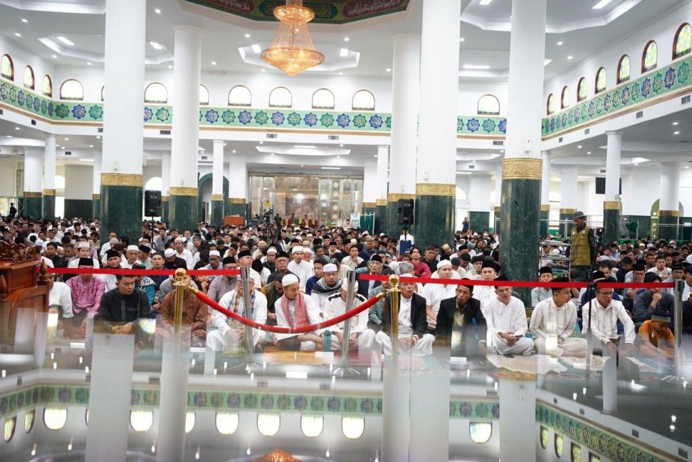 Idulfitri di Masjid Raya An-Nur: Ribuan Jamaah Tumpah Ruah Rayakan HariKemenangan