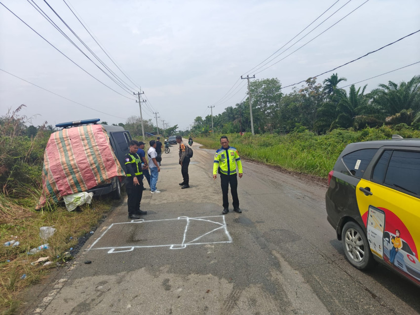 Mobil Tahanan Polsek Mandau Terguling, 2 Polisi Luka Ringan di Dumai