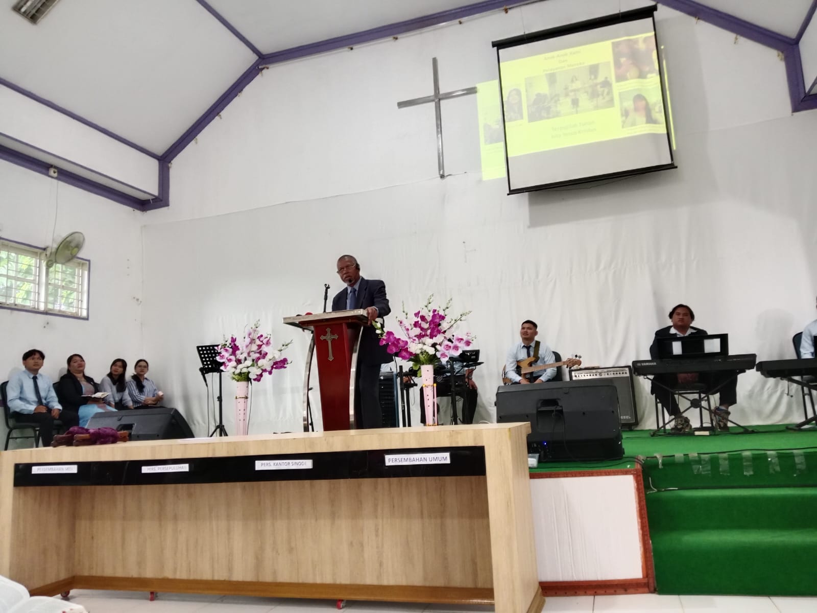 Raja yang Rendah Hati: Panggilan untuk Melayani dan Berubah