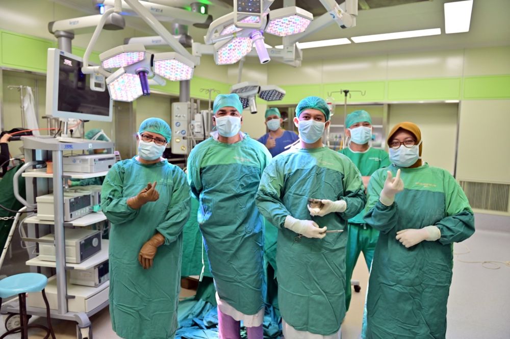 Tim Dokter RSUD Arifin Achmad Berhasil Operasi Remaja dengan Kelainan Dua Rahim