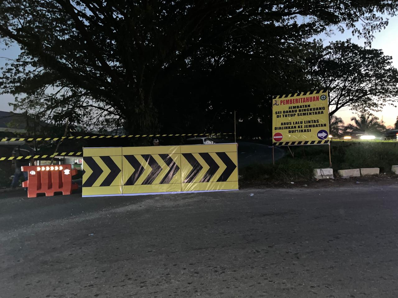 Tumpuan Rusak, Jembatan Danau Bingkuang Kampar Ditutup Sementara: Lantai Naik 8 Cm