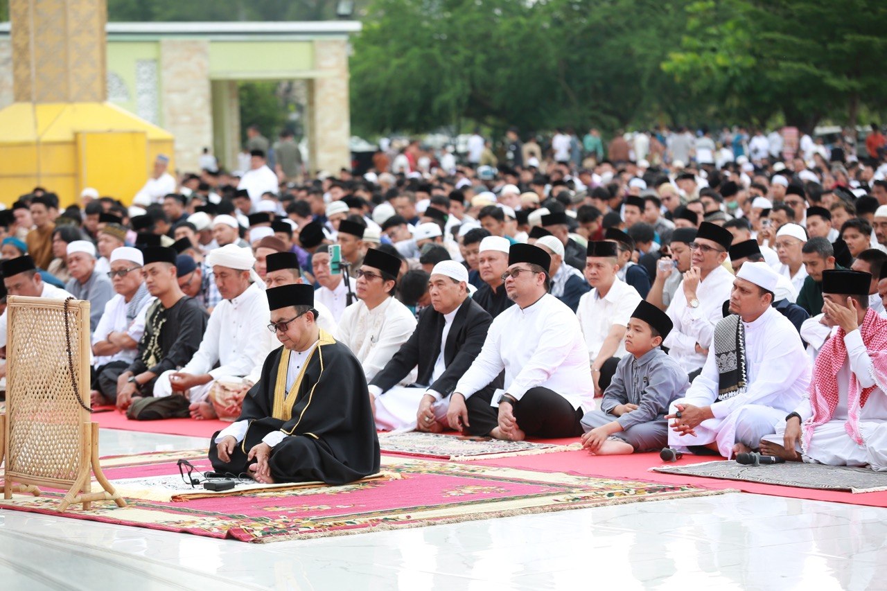 Salat Iduladha di Masjid Annur, Sekda Riau Syahrial Abdi Ajak Teladani Keikhlasan Nabi Ibrahim