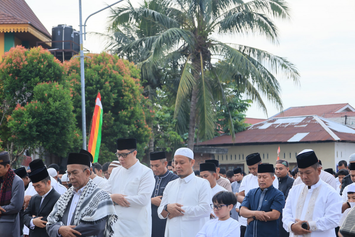 Salat Iduladha Bareng Warga Sidomulyo, Wako Agung Anggarkan Rp4,2 Miliar Atasi Jalan Rusak dan Banjir