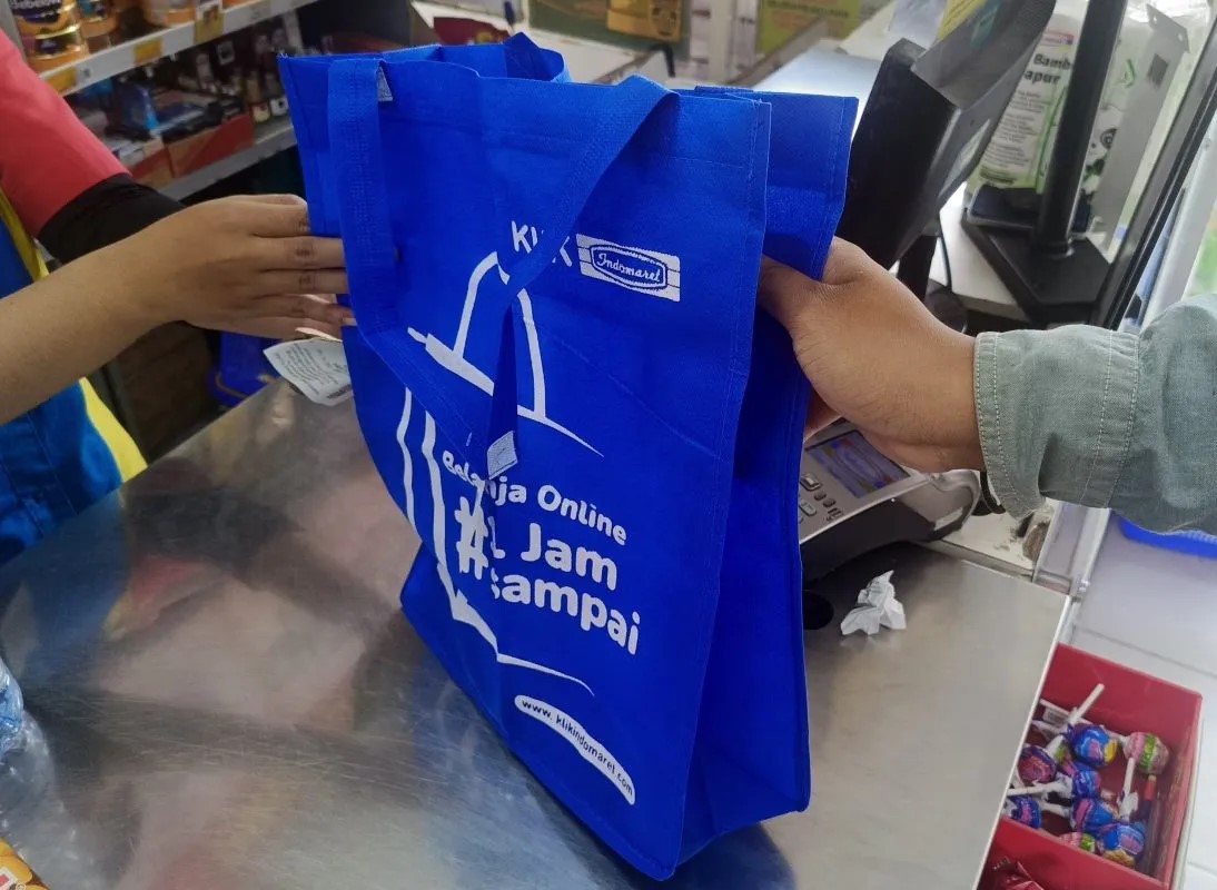 Tekan Biaya Pedagang, Pemkab Natuna Dorong Kantong Plastik Berbayar