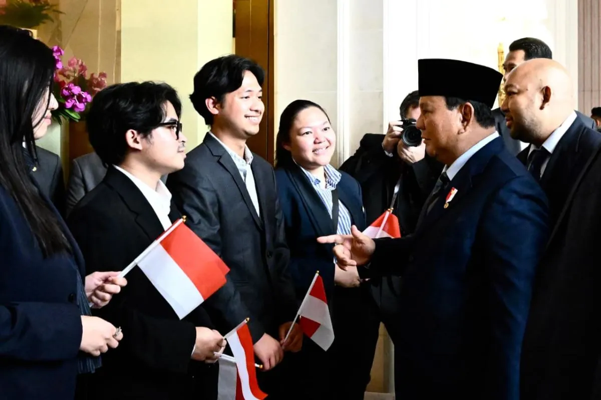 Hangat dan Haru, Diaspora Indonesia Sambut Presiden Prabowo di Paris