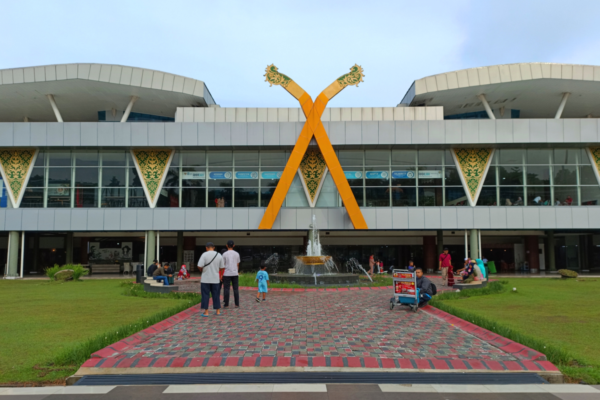 Tarif Parkir Mobil Bandara SSK II Pekanbaru Naik Mulai 1 Agustus 2026, Jam Pertama Jadi Rp 9.000