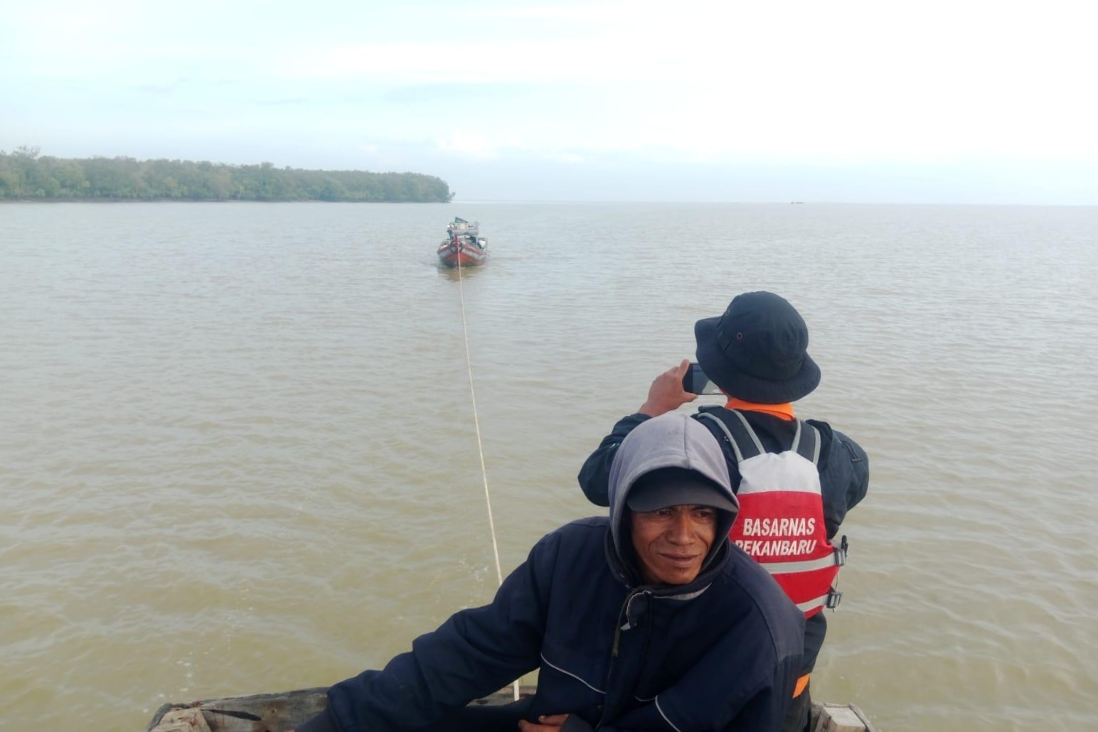 Mesin Kapal Mati di Laut Rohil, 4 Nelayan Ditemukan Selamat oleh Tim SAR Pekanbaru