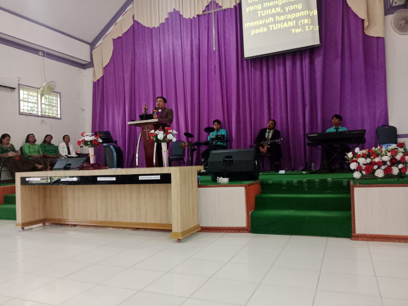 Pemimpin yang Dipenuhi Roh Kudus Punya Karakter, Mengandalkan Tuhan, dan Menjadi Pembawa Damai