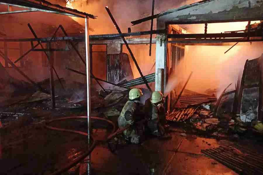 Rumah Dua Lantai di Sail Pekanbaru Ludes Terbakar Dini Hari, Pastikan Tak Ada Korban Jiwa