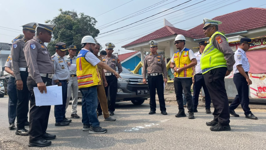 Ditlantas Polda Riau Dorong Perbaikan Marka Jalan di Rengat