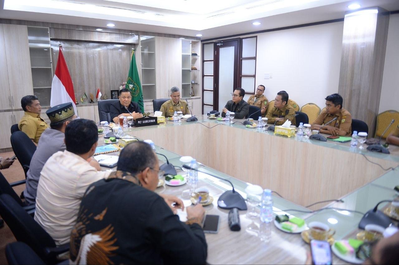 Mangkrak Sejak 2018, Plt Gubri Janji Lanjutkan Pembangunan Jembatan Rumbio
