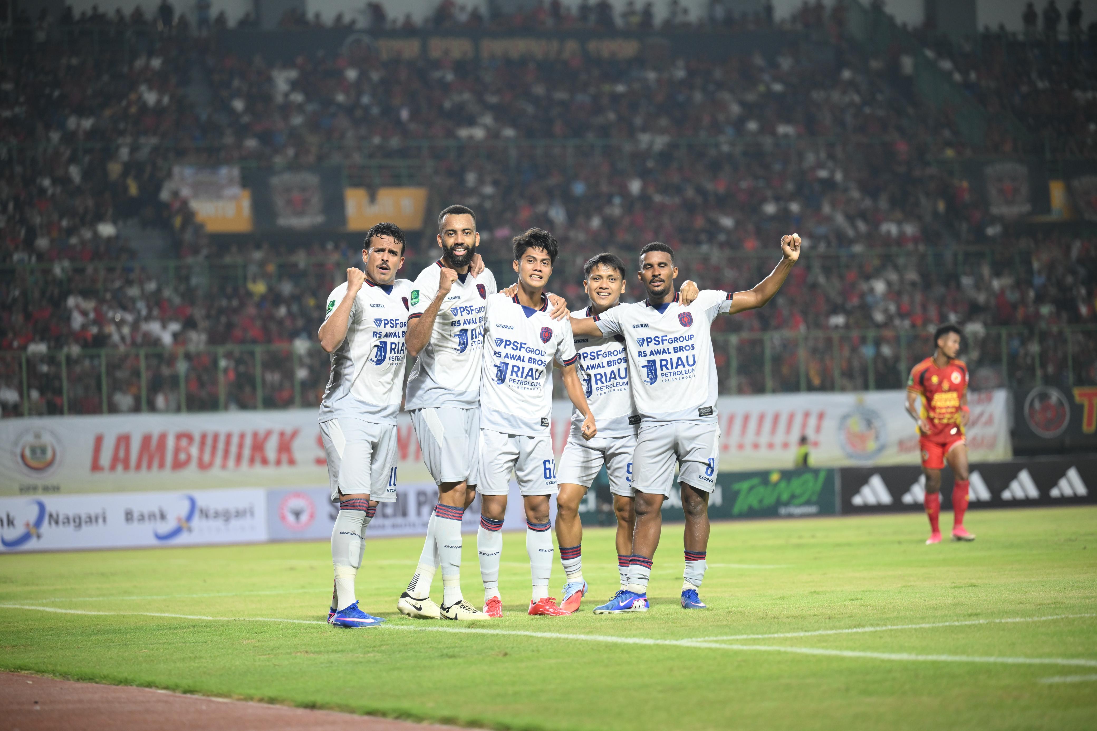 Gol Tunggal Dimas Wicaksono Bawa PSPS Taklukkan Semen Padang di Bekasi
