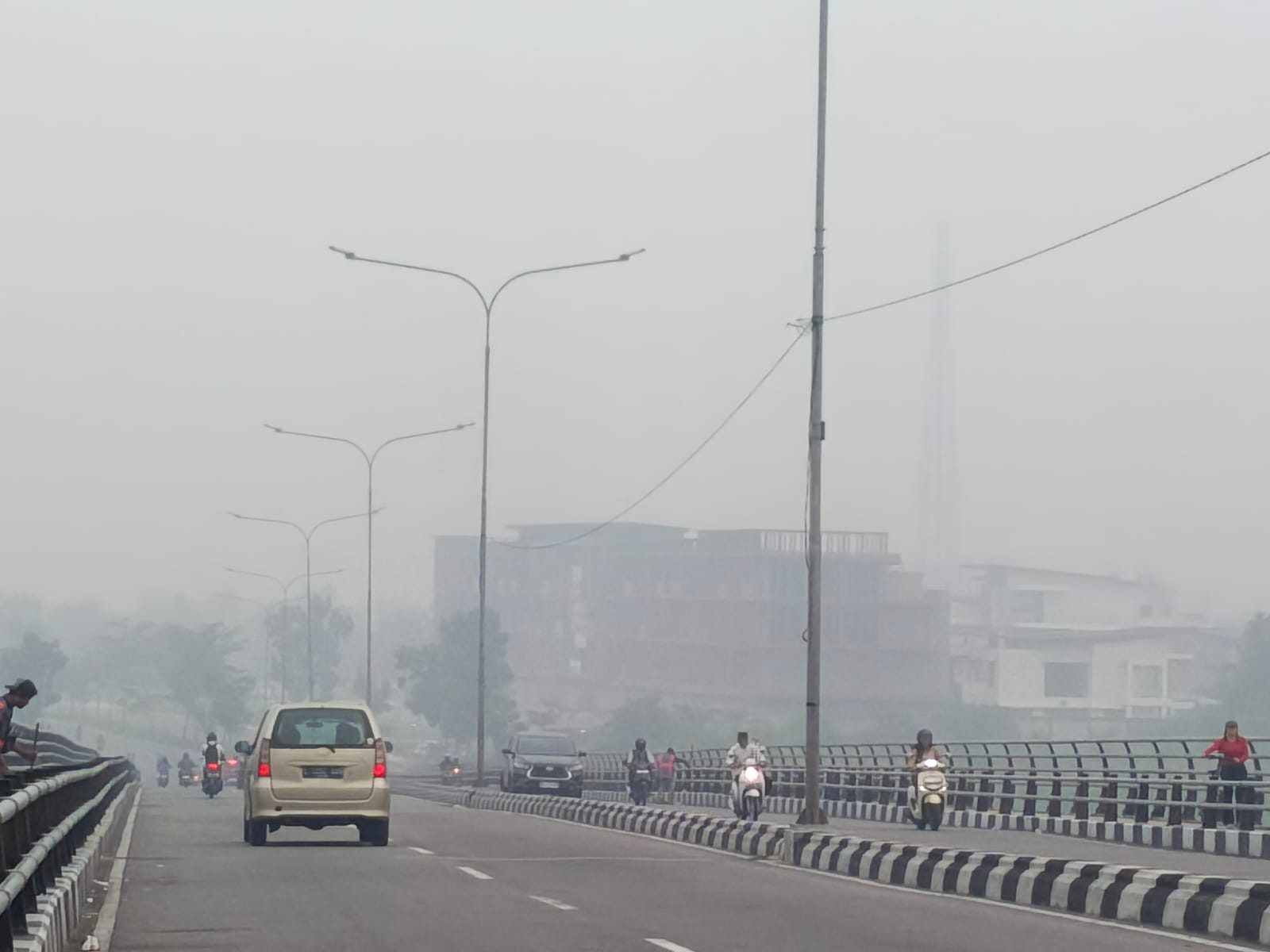 Dampak Jarak Pandang Terbatas, Dua Penerbangan ke Pekanbaru Beralih Rute