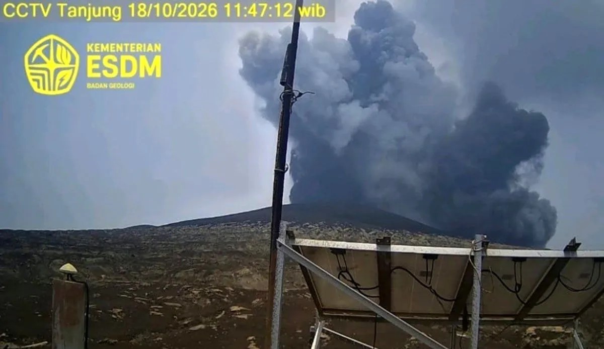 Guncang Selat Sunda, Gunung Anak Krakatau Erupsi 3 Kali dalam Sehari, Kolom Abu Tembus 500 Meter